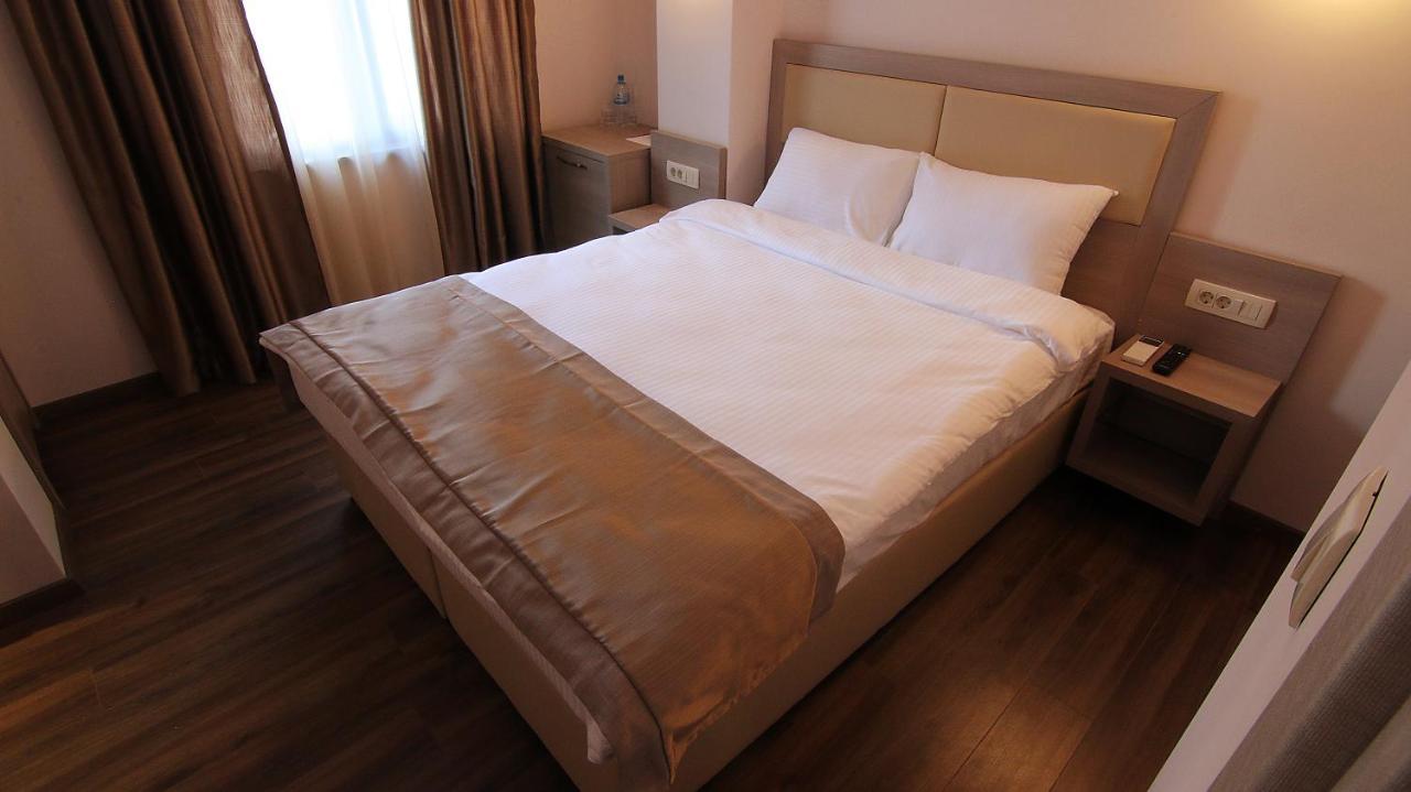 Hotel Vlaho Skopje Exterior photo